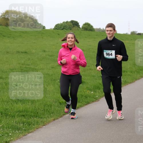 04.05.2025 - 8. Wedeler Halbmarathon Lena Gebhardt http://msf.ph/oto/7833676 04.05.2025 11:22:54 Laufen 964, 662 meine-sportfotos.de