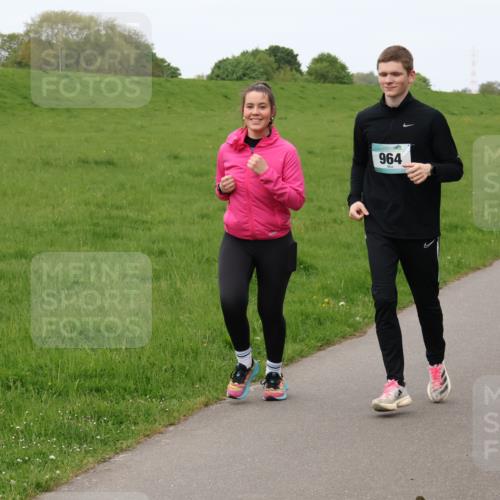 04.05.2025 - 8. Wedeler Halbmarathon Lena Gebhardt http://msf.ph/oto/7833679 04.05.2025 11:22:54 Laufen 562, 964, 155 meine-sportfotos.de