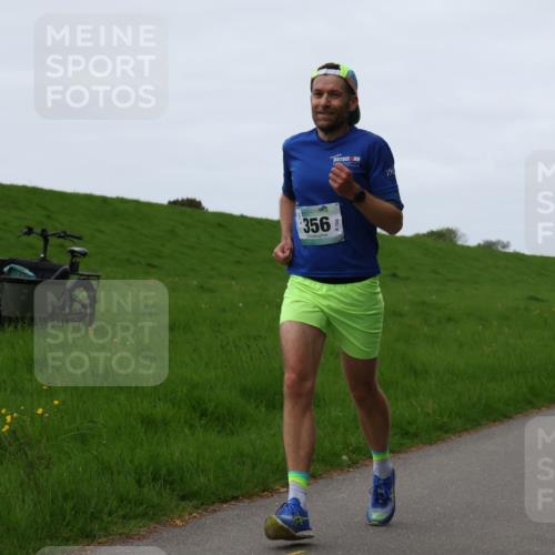 04.05.2025 - 8. Wedeler Halbmarathon Yannick Fuchs http://msf.ph/oto/7833864 04.05.2025 11:22:08 Laufen 356, 70 meine-sportfotos.de