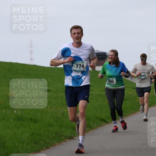 04.05.2025 - 8. Wedeler Halbmarathon Yannick Fuchs http://msf.ph/oto/7833899 04.05.2025 11:22:10 Laufen 774, 821, 892, 1092, 102, 1209 meine-sportfotos.de