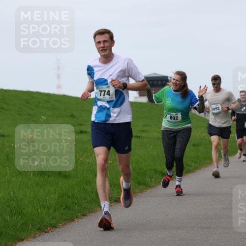 04.05.2025 - 8. Wedeler Halbmarathon Yannick Fuchs http://msf.ph/oto/7833916 04.05.2025 11:22:10 Laufen 774, 21, 892, 1092, 102, 1209 meine-sportfotos.de