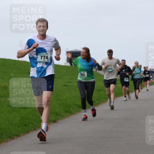 04.05.2025 - 8. Wedeler Halbmarathon Yannick Fuchs http://msf.ph/oto/7833933 04.05.2025 11:22:11 Laufen 774, 21, 892, 1092, 1200 meine-sportfotos.de