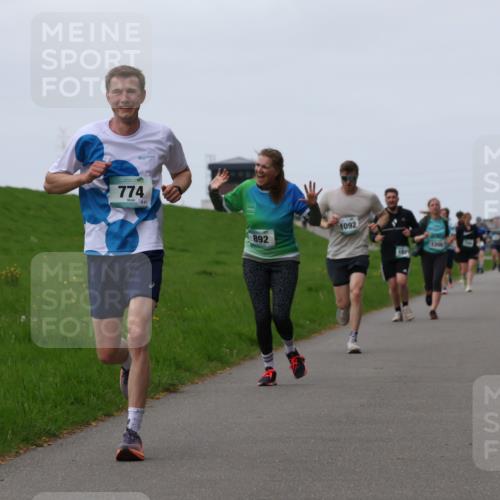 04.05.2025 - 8. Wedeler Halbmarathon Yannick Fuchs http://msf.ph/oto/7833936 04.05.2025 11:22:11 Laufen 774, 821, 892, 1092, 107, 120 meine-sportfotos.de