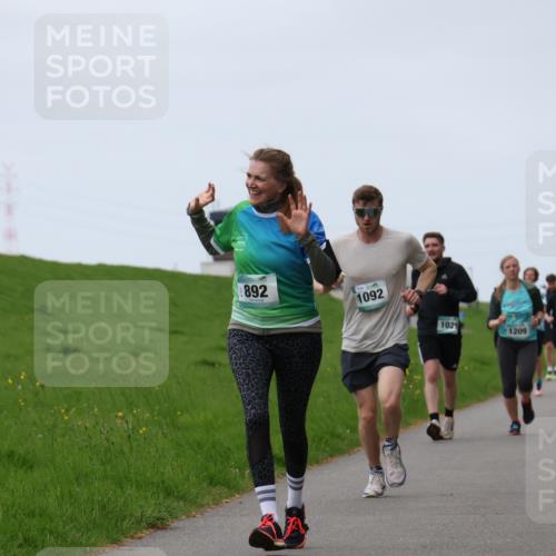 04.05.2025 - 8. Wedeler Halbmarathon Yannick Fuchs http://msf.ph/oto/7833944 04.05.2025 11:22:12 Laufen 892, 1092, 1029, 1209 meine-sportfotos.de