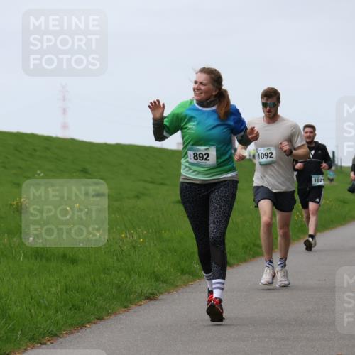 04.05.2025 - 8. Wedeler Halbmarathon Yannick Fuchs http://msf.ph/oto/7833960 04.05.2025 11:22:12 Laufen 892, 1092, 1029, 1209 meine-sportfotos.de