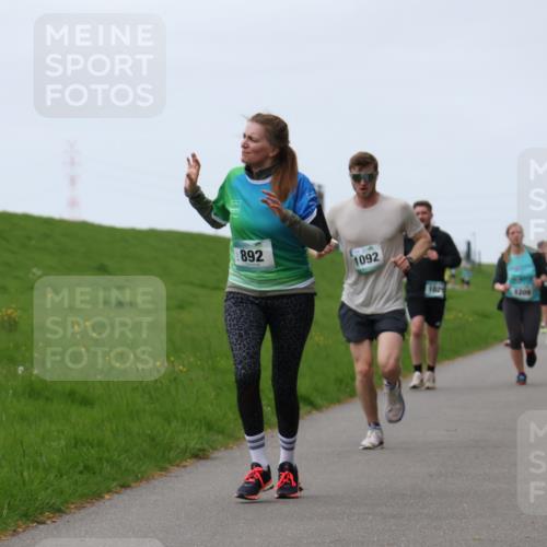 04.05.2025 - 8. Wedeler Halbmarathon Yannick Fuchs http://msf.ph/oto/7833971 04.05.2025 11:22:13 Laufen 892, 1092, 102, 1209 meine-sportfotos.de