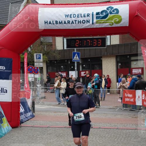 04.05.2025 - 8. Wedeler Halbmarathon Felixshl http://msf.ph/oto/7833987 04.05.2025 12:17:31 Ziel 278, 792 meine-sportfotos.de