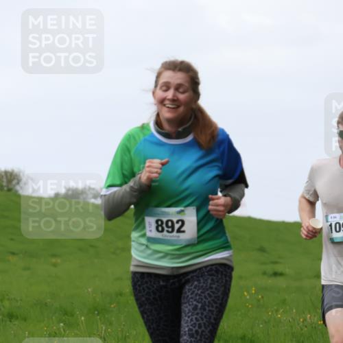 04.05.2025 - 8. Wedeler Halbmarathon Yannick Fuchs http://msf.ph/oto/7834038 04.05.2025 11:22:15 Laufen 892, 84, 8, 1092 meine-sportfotos.de