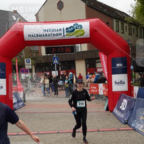 04.05.2025 - 8. Wedeler Halbmarathon Felixshl http://msf.ph/oto/7834048 04.05.2025 12:17:33 Ziel 278, 792 meine-sportfotos.de