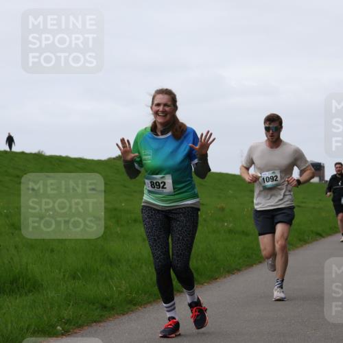 04.05.2025 - 8. Wedeler Halbmarathon Yannick Fuchs http://msf.ph/oto/7834070 04.05.2025 11:22:16 Laufen 892, 1092, 102, 1209 meine-sportfotos.de