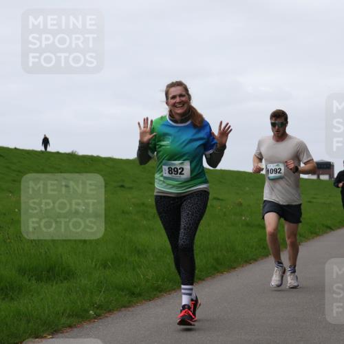 04.05.2025 - 8. Wedeler Halbmarathon Yannick Fuchs http://msf.ph/oto/7834075 04.05.2025 11:22:16 Laufen 892, 1092, 1029, 1209 meine-sportfotos.de
