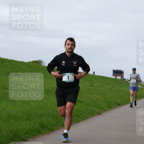 04.05.2025 - 8. Wedeler Halbmarathon Yannick Fuchs http://msf.ph/oto/7834094 04.05.2025 11:43:07 Laufen 22, 248 meine-sportfotos.de