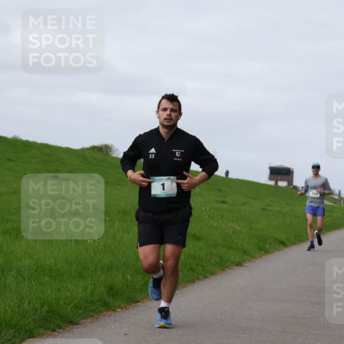 04.05.2025 - 8. Wedeler Halbmarathon Yannick Fuchs http://msf.ph/oto/7834097 04.05.2025 11:43:08 Laufen 22 meine-sportfotos.de