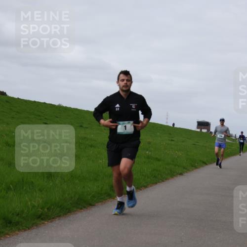 04.05.2025 - 8. Wedeler Halbmarathon Yannick Fuchs http://msf.ph/oto/7834115 04.05.2025 11:43:08 Laufen  meine-sportfotos.de