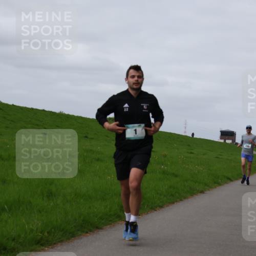 04.05.2025 - 8. Wedeler Halbmarathon Yannick Fuchs http://msf.ph/oto/7834118 04.05.2025 11:43:08 Laufen  meine-sportfotos.de