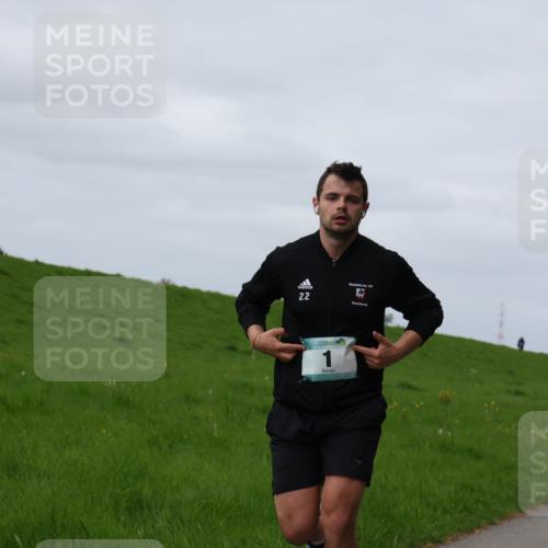 04.05.2025 - 8. Wedeler Halbmarathon Yannick Fuchs http://msf.ph/oto/7834125 04.05.2025 11:43:08 Laufen 22, 1, 248 meine-sportfotos.de