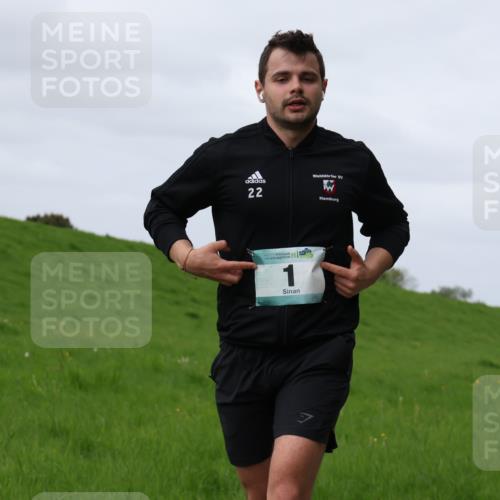 04.05.2025 - 8. Wedeler Halbmarathon Yannick Fuchs http://msf.ph/oto/7834147 04.05.2025 11:43:09 Laufen 22 meine-sportfotos.de
