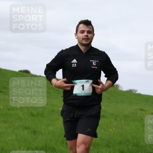 04.05.2025 - 8. Wedeler Halbmarathon Yannick Fuchs http://msf.ph/oto/7834150 04.05.2025 11:43:09 Laufen 22, 1 meine-sportfotos.de