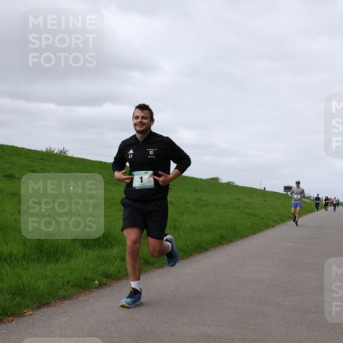 04.05.2025 - 8. Wedeler Halbmarathon Yannick Fuchs http://msf.ph/oto/7834167 04.05.2025 11:43:09 Laufen 22 meine-sportfotos.de