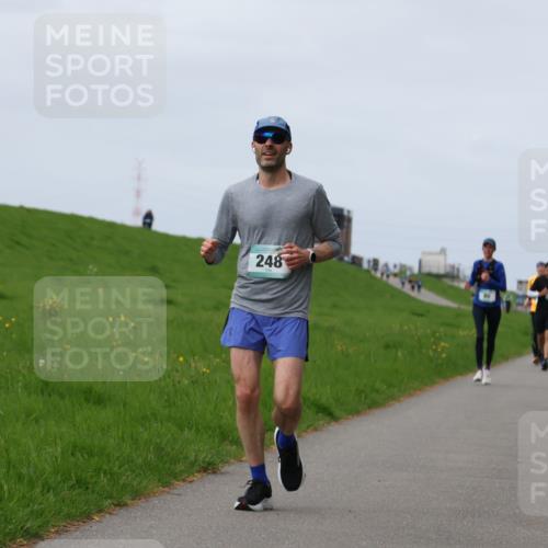 04.05.2025 - 8. Wedeler Halbmarathon Yannick Fuchs http://msf.ph/oto/7834184 04.05.2025 11:43:11 Laufen 248 meine-sportfotos.de