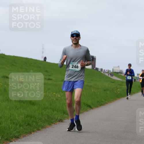 04.05.2025 - 8. Wedeler Halbmarathon Yannick Fuchs http://msf.ph/oto/7834187 04.05.2025 11:43:11 Laufen 248 meine-sportfotos.de