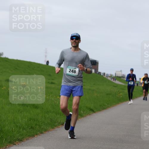 04.05.2025 - 8. Wedeler Halbmarathon Yannick Fuchs http://msf.ph/oto/7834201 04.05.2025 11:43:11 Laufen 248 meine-sportfotos.de