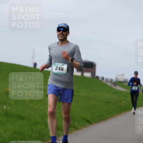 04.05.2025 - 8. Wedeler Halbmarathon Yannick Fuchs http://msf.ph/oto/7834207 04.05.2025 11:43:11 Laufen 248 meine-sportfotos.de