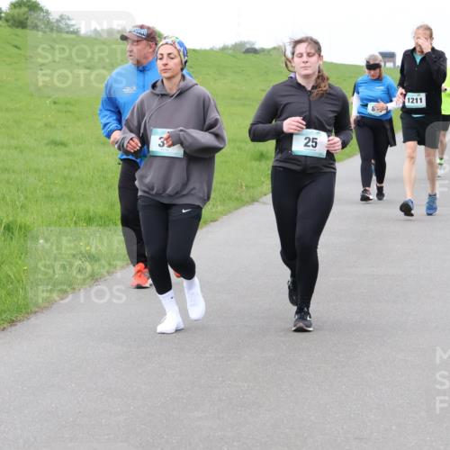 04.05.2025 - 8. Wedeler Halbmarathon Lena Gebhardt http://msf.ph/oto/7834218 04.05.2025 11:23:49 Laufen 3, 25, 25, 1211 meine-sportfotos.de