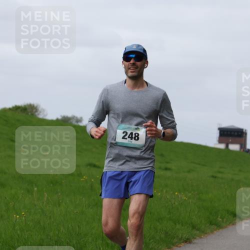 04.05.2025 - 8. Wedeler Halbmarathon Yannick Fuchs http://msf.ph/oto/7834233 04.05.2025 11:43:12 Laufen 248 meine-sportfotos.de