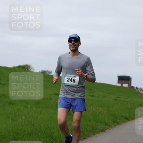 04.05.2025 - 8. Wedeler Halbmarathon Yannick Fuchs http://msf.ph/oto/7834235 04.05.2025 11:43:13 Laufen 248 meine-sportfotos.de