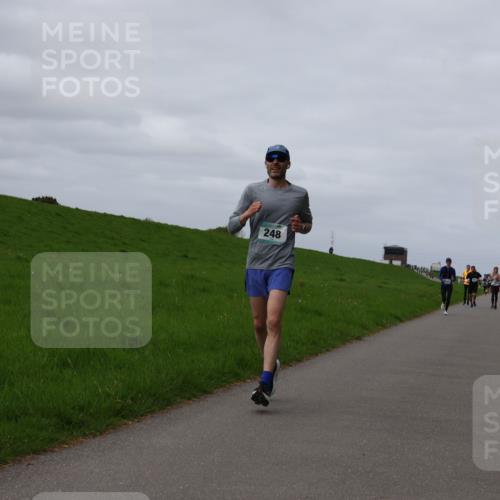 04.05.2025 - 8. Wedeler Halbmarathon Yannick Fuchs http://msf.ph/oto/7834257 04.05.2025 11:43:13 Laufen 248 meine-sportfotos.de