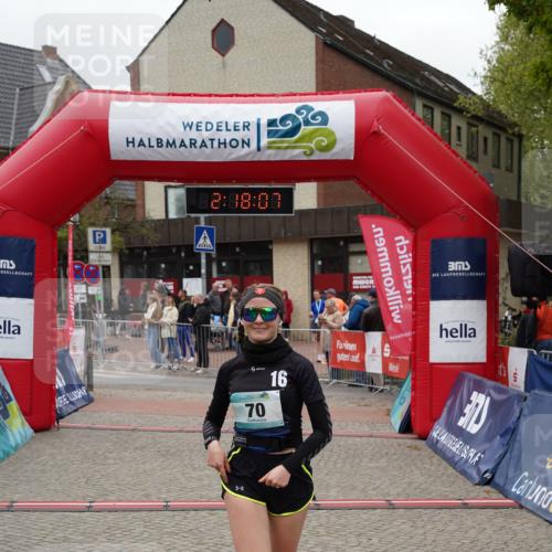 04.05.2025 - 8. Wedeler Halbmarathon Felixshl http://msf.ph/oto/7834258 04.05.2025 12:18:05 Ziel 70 meine-sportfotos.de