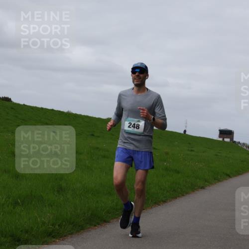 04.05.2025 - 8. Wedeler Halbmarathon Yannick Fuchs http://msf.ph/oto/7834265 04.05.2025 11:43:13 Laufen 248 meine-sportfotos.de