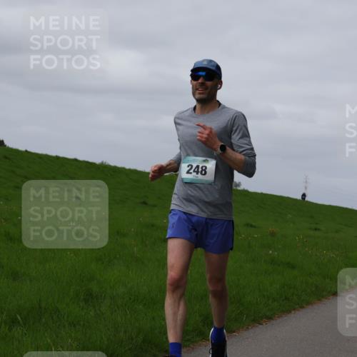 04.05.2025 - 8. Wedeler Halbmarathon Yannick Fuchs http://msf.ph/oto/7834271 04.05.2025 11:43:13 Laufen 248 meine-sportfotos.de
