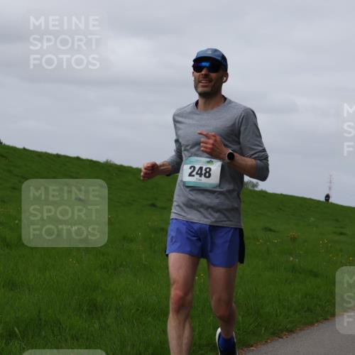 04.05.2025 - 8. Wedeler Halbmarathon Yannick Fuchs http://msf.ph/oto/7834273 04.05.2025 11:43:13 Laufen 248 meine-sportfotos.de