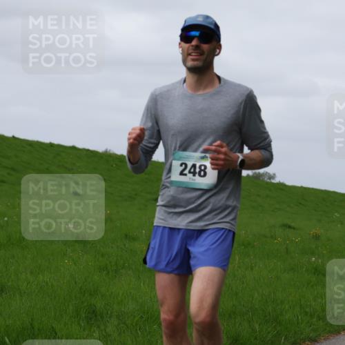 04.05.2025 - 8. Wedeler Halbmarathon Yannick Fuchs http://msf.ph/oto/7834279 04.05.2025 11:43:14 Laufen 248 meine-sportfotos.de