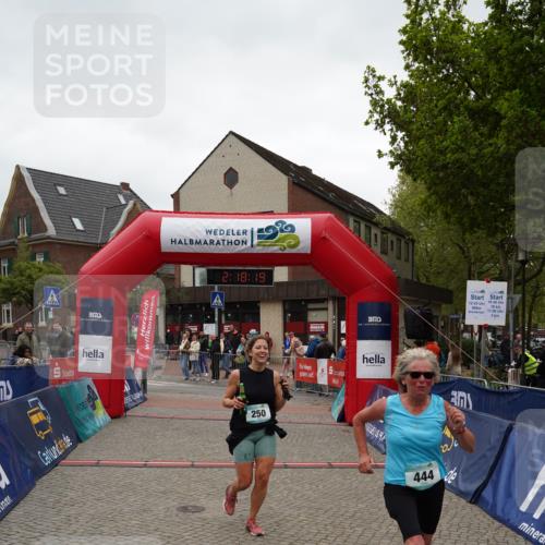 04.05.2025 - 8. Wedeler Halbmarathon Felixshl http://msf.ph/oto/7834380 04.05.2025 12:18:17 Ziel 250, 444 meine-sportfotos.de