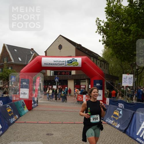 04.05.2025 - 8. Wedeler Halbmarathon Felixshl http://msf.ph/oto/7834411 04.05.2025 12:18:18 Ziel 250, 444 meine-sportfotos.de