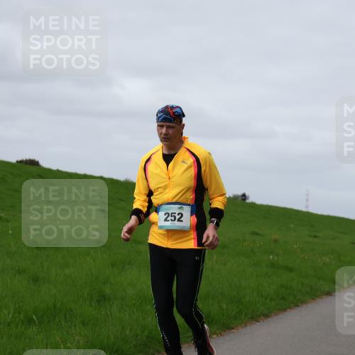 04.05.2025 - 8. Wedeler Halbmarathon Yannick Fuchs http://msf.ph/oto/7834547 04.05.2025 11:43:30 Laufen 252 meine-sportfotos.de
