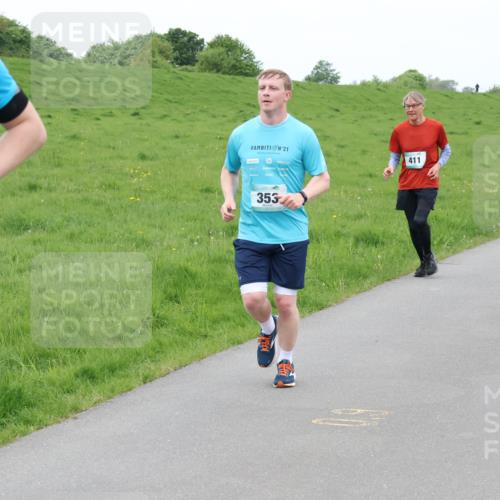 04.05.2025 - 8. Wedeler Halbmarathon Lena Gebhardt http://msf.ph/oto/7834749 04.05.2025 11:25:07 Laufen 6, 21, 411, 353, 745, 28 meine-sportfotos.de