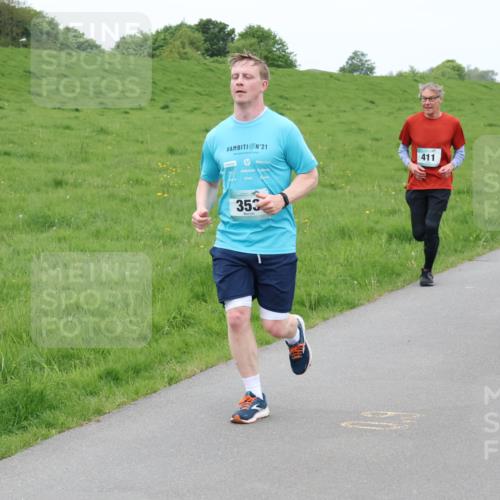 04.05.2025 - 8. Wedeler Halbmarathon Lena Gebhardt http://msf.ph/oto/7834752 04.05.2025 11:25:07 Laufen 21, 411, 745, 353 meine-sportfotos.de