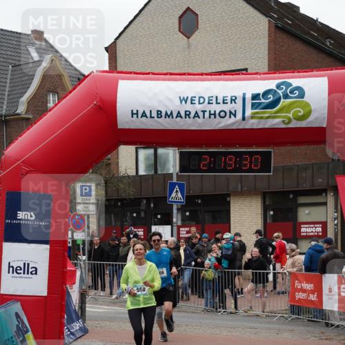 04.05.2025 - 8. Wedeler Halbmarathon Felixshl http://msf.ph/oto/7834761 04.05.2025 12:19:28 Ziel 550, 608, 609 meine-sportfotos.de