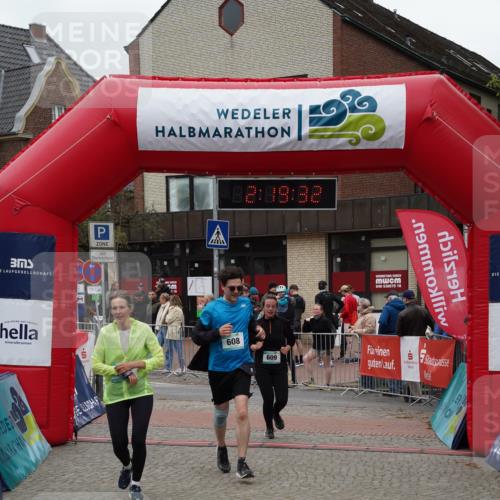 04.05.2025 - 8. Wedeler Halbmarathon Felixshl http://msf.ph/oto/7834834 04.05.2025 12:19:29 Ziel 550, 608, 609 meine-sportfotos.de