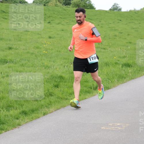 04.05.2025 - 8. Wedeler Halbmarathon Lena Gebhardt http://msf.ph/oto/7834846 04.05.2025 11:25:27 Laufen 1109 meine-sportfotos.de