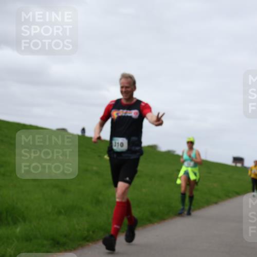 04.05.2025 - 8. Wedeler Halbmarathon Yannick Fuchs http://msf.ph/oto/7834858 04.05.2025 11:43:50 Laufen 310 meine-sportfotos.de