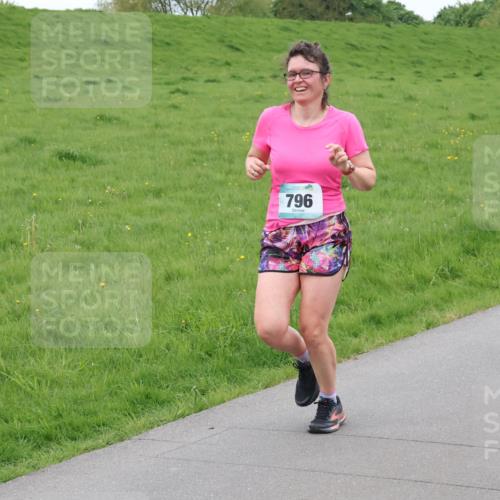 04.05.2025 - 8. Wedeler Halbmarathon Lena Gebhardt http://msf.ph/oto/7834861 04.05.2025 11:25:39 Laufen 796 meine-sportfotos.de