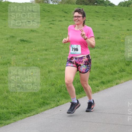 04.05.2025 - 8. Wedeler Halbmarathon Lena Gebhardt http://msf.ph/oto/7834864 04.05.2025 11:25:39 Laufen 796 meine-sportfotos.de