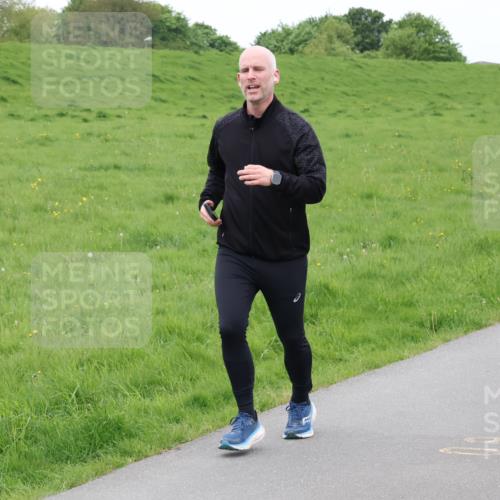 04.05.2025 - 8. Wedeler Halbmarathon Lena Gebhardt http://msf.ph/oto/7834874 04.05.2025 11:25:41 Laufen 375 meine-sportfotos.de