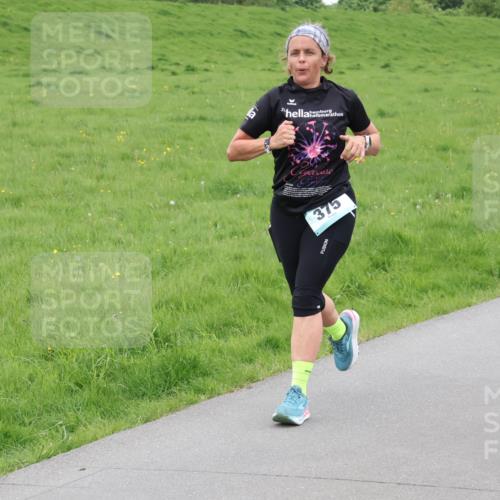 04.05.2025 - 8. Wedeler Halbmarathon Lena Gebhardt http://msf.ph/oto/7834899 04.05.2025 11:25:44 Laufen 375, 665 meine-sportfotos.de