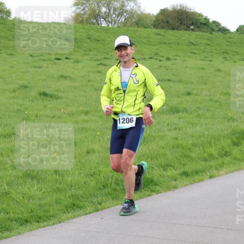 04.05.2025 - 8. Wedeler Halbmarathon Lena Gebhardt http://msf.ph/oto/7834928 04.05.2025 11:25:56 Laufen 1206 meine-sportfotos.de